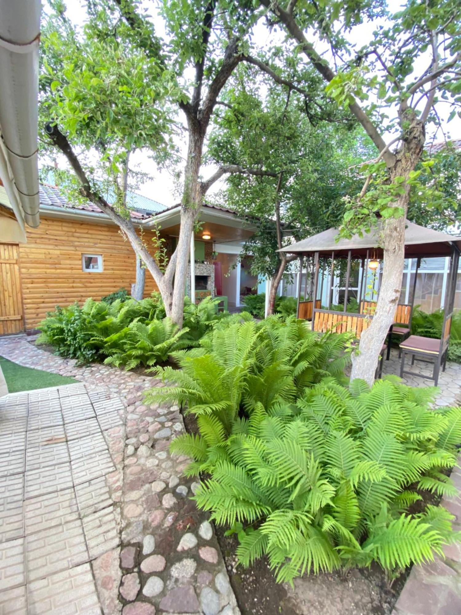 Osobyi Guest House Cholpon-Ata Exterior photo